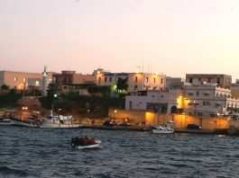 Sicilia, peggiora l’emergenza dei centri d’accoglienza La riva di Lampedusa (Live Sicilia)