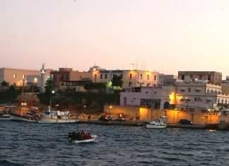 Sicilia, peggiora l’emergenza dei centri d’accoglienza La riva di Lampedusa (Live Sicilia)