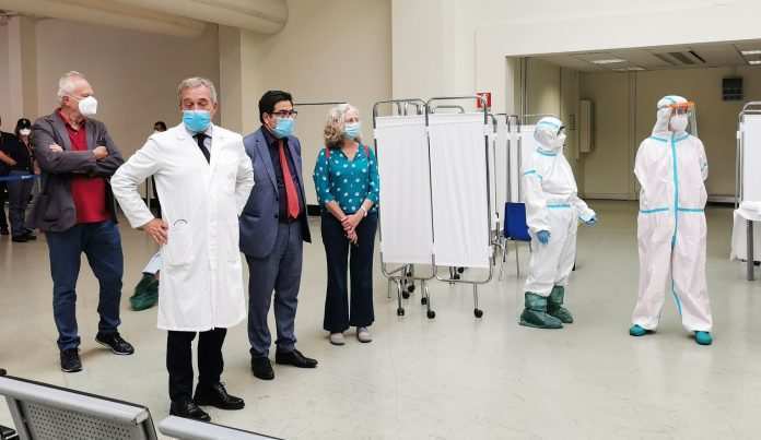 Personale medico a Fiumicino (Canale Dieci)