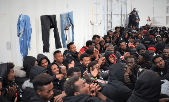 Un gruppo di migranti (Agenzia Dire)