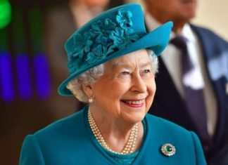 La Regina Elisabetta stupisce sempre ed inizia a vendere il suo Gin