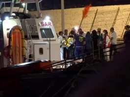 Lampedusa, tra sbarchi continui, turisti e rischio caos Lampedusa, fonte youtube.com