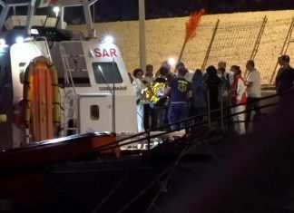 Lampedusa, tra sbarchi continui, turisti e rischio caos Lampedusa, fonte youtube.com