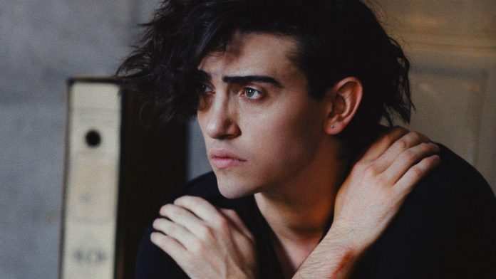michele-bravi-rompe-il-silenzio-e-torna-a-raccontarsi_C_1_article_8846_launch_horizontal_image