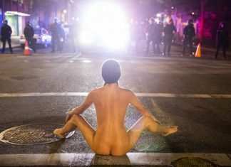 Naked Athena: esibizionismo o atto politico?