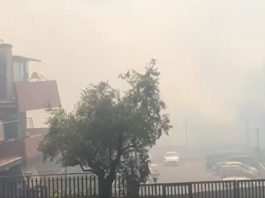 Roma, incendio a Boccea: il fumo invade le strade