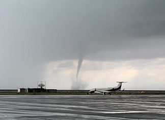 Tromba d’aria sul mare di Genova: ritardi all’aeroporto Colombo