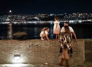 Napoli è musicalità, viaggio al termine dell’epidemia o il suo anelito