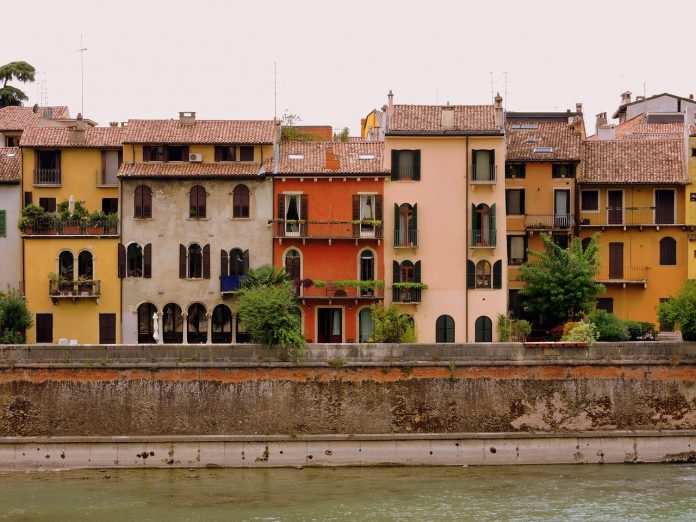 houses-940418_1280