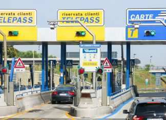 Traffico da bollino nero sulle autostrade: 4 chilometri di coda autostrade