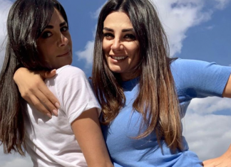 Serena Enardu e la sorella nella bufera per una svastica Serena Enardu e la sorella Elga - immagine web