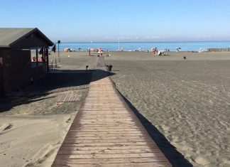 Roma, il Campidoglio inaugura a Ostia la nuova spiaggia libera SPQR
