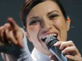 Tra te e il mare, l’amore cantato dalla Pausini laura pausini-1000note.it