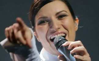 Tra te e il mare, l’amore cantato dalla Pausini laura pausini-1000note.it