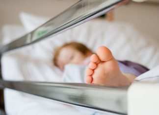 Bimba di 14 mesi ricoverata in coma: tracce di marijuana nelle urine