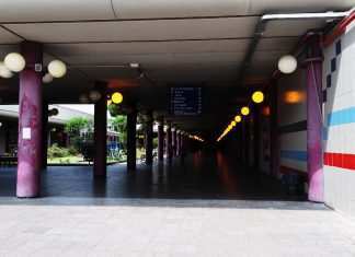 Roma, sniffa cocaina alla fermata metro A Anagnina davanti a studenti