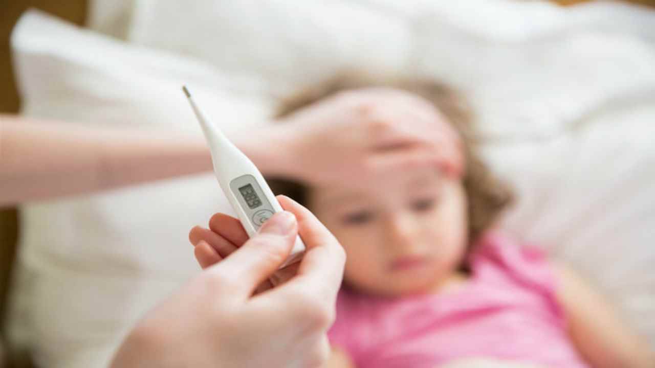 Cosa fare quando il bebè ha la febbre