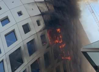 Beirut sotto attacco, incendio all’edificio di Zaha Hadid
