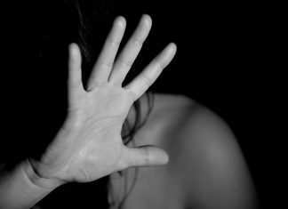 Milano, pena ridotta per violenza sessuale: “Uomo esasperato dalla condotta troppo disinibita della moglie”