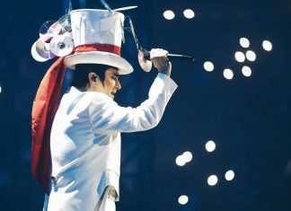 “Zerolandia”, il folle mondo di Renato Zero Renato Zero - photo credits: web