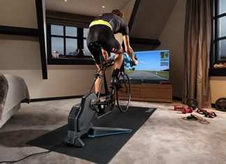 Allenarsi a casa con la bici grazie ai rulli