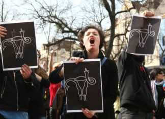Aborto, in Polonia diventa totalmente illegale anche per i feti malformati aborto