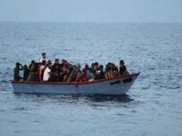 Nuovi sbarchi a Lampedusa, oltre 400 migranti in poche ore