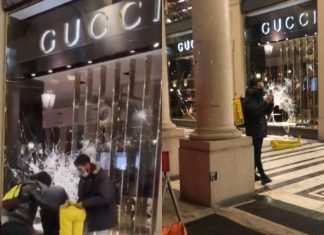 Torino, vetrine sfondate e disordini nella notte