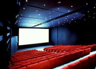 Coronavirus, il gestore del cinema che si ribella al Dpcm: “Non chiudo”