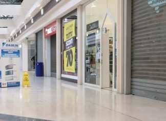 “Non solo coprifuoco”: Fedriga e le proteste dei centri commerciali e delle attività ancora chiuse