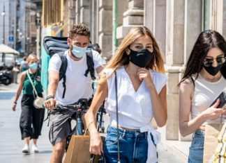Nuovo Dpcm: multe salate per chi non indossa la mascherina, feste private a numero chiuso e divieto di ballo