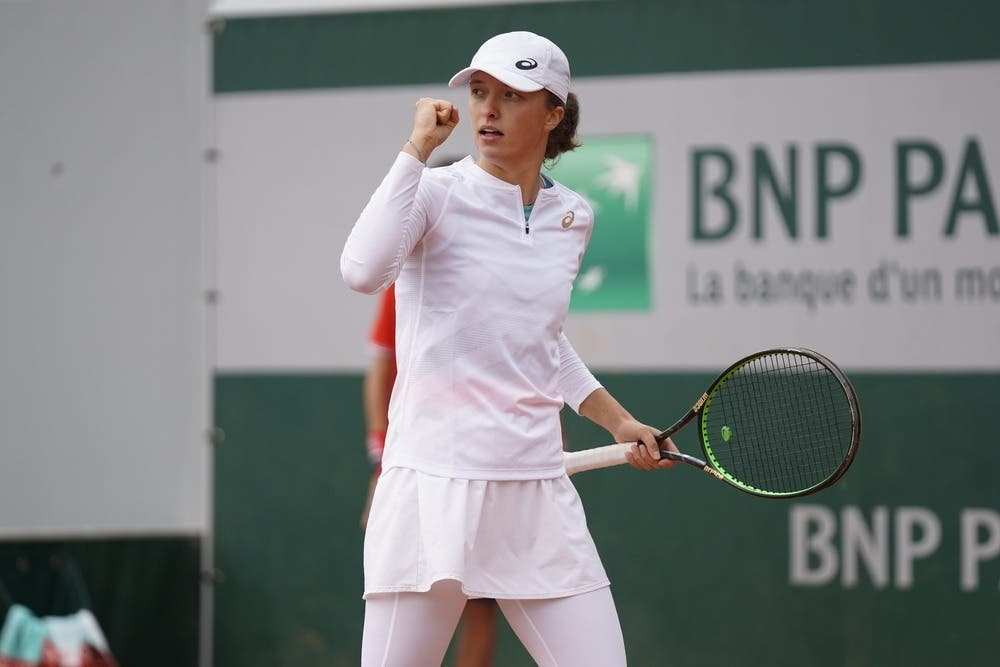 Iga swiatek esulta al Roland Garros