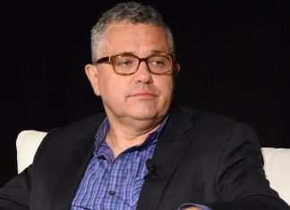 Il New Yorker sospende Jefreey Toobin: scoperto a masturbarsi su Zoom jeffrey booldwin