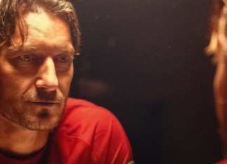 “Speravo de morì prima”, l’epica leggerezza per raccontare Francesco Totti
