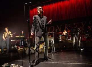 Arctic Monkeys, “Live At The Royal Albert Hall” è il nuovo disco benefico Arctic Monkeys