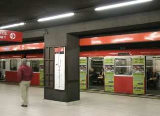 Metro M1 stazione Duomo Cairoli Pasteur sospesa per tentato suicidio