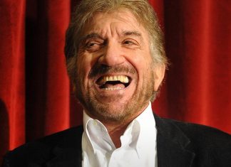 “La TV di Gigi Proietti”: la RAI dedica un mese di programmazione all’attore Stasera in tv 12 agosto: i "Cavalli Pazzi" di Gigi Proietti