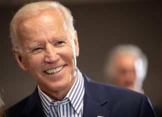 Biden è vicino alla vittoria, ma invita tutti a restare calmi