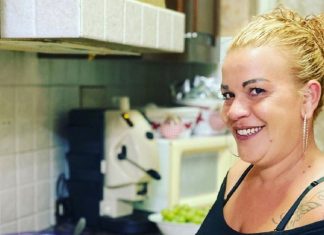 Angela Chianello da Mondello ha firmato un contratto con Lele Mora