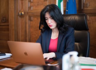 Lucia Azzolina ai sindaci: “Riapertura graduale delle scuole, punto al 9 dicembre”