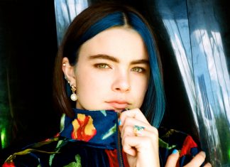 BENEE, l’esordio internazionale con “Hey u x” BENEE