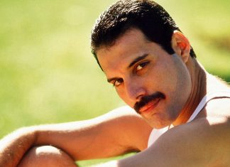 Freddie Mercury, il frontman dall’anima di mille colori Freddie mercury - fonte: https://twitter.com/igormirandasite