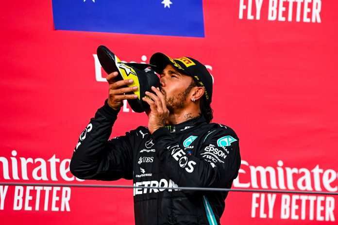 Hamilton lascia la F1