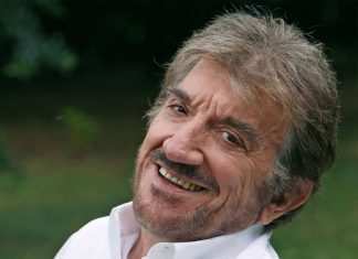 Gigi Proietti è morto nel giorno del suo compleanno: aveva 80 anni Gigi Proietti "Cavalli Di Battaglia" stasera in tv 26 agosto