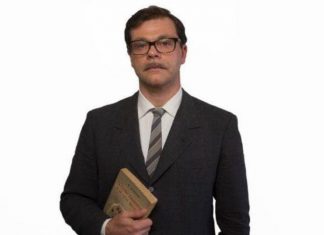 Luca Raina è il prof di storia e geografia de Il Collegio 5