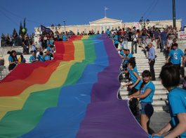 Ungheria: proposte modifiche alla Costituzione per vietare adozioni LGBT+
