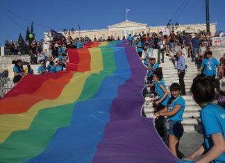 Ungheria: proposte modifiche alla Costituzione per vietare adozioni LGBT+