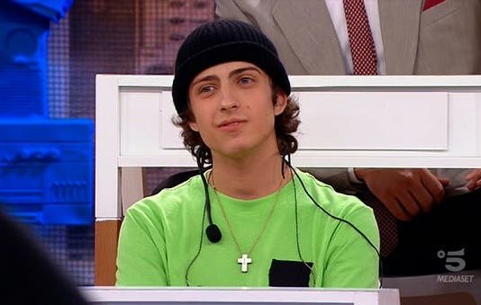Chi è Sangiovanni, il cantante di Amici 20