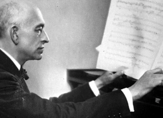 Manuel De Falla, simbolo della musica impressionista spagnola Manuel De Falla al pianoforte