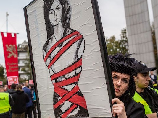 Migliaia le donne in piazza negli Stati Uniti per l’aborto: “No alla legge del Texas”